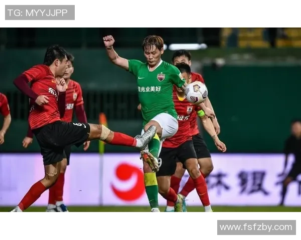 南京足球队以97分领跑精英赛积分榜展现强劲实力 南京足球队以97分领跑精英赛积分榜展现强劲实力