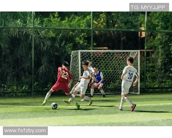 在足球明星的光环下探索小区生活的独特魅力与社区文化