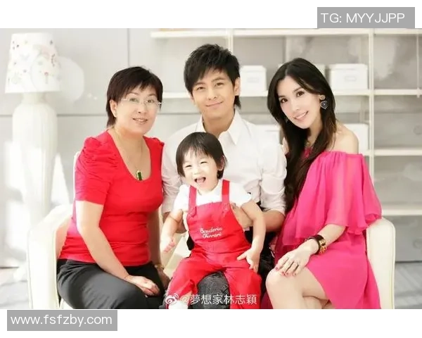 林志颖与足球明星亲密合影展现运动魅力与友谊的完美结合 林志颖与足球明星亲密合影展现运动魅力与友谊的完美结合