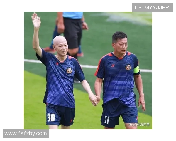 香港足球明星队现场激情演唱展现团队精神与音乐魅力引发观众热烈反响 香港足球明星队现场激情演唱展现团队精神与音乐魅力引发观众热烈反响